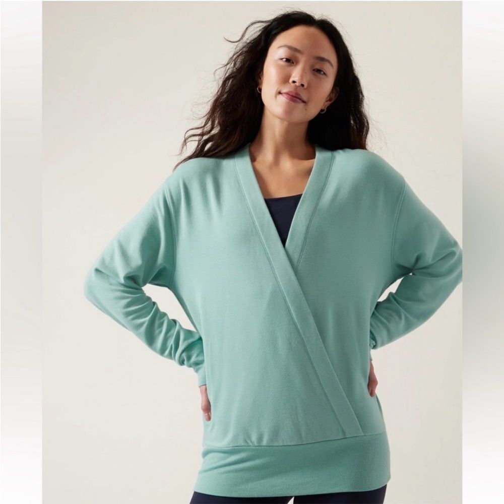 Athleta Purana V-Neck Wrap Sweatshirt NEW with tags Size Medium Wintergreen Mint
